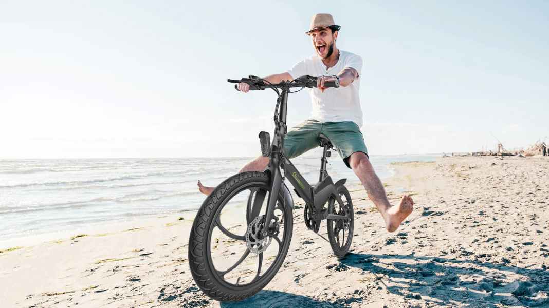 19th advent calendar door: High-quality folding e-bike from a single mould