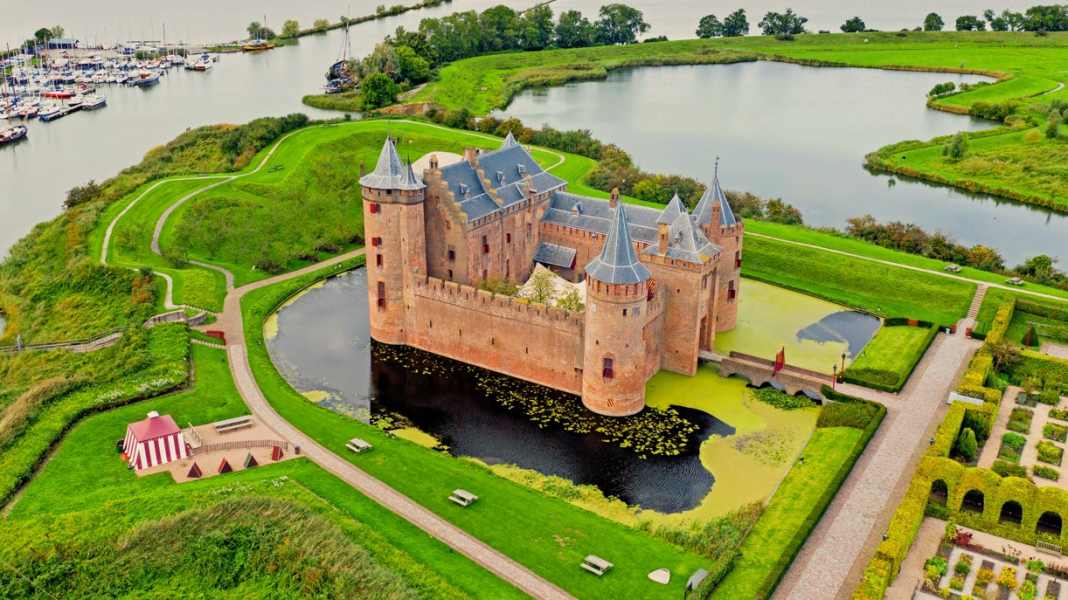 Netherlands: Seven provinces, seven cities - Muiden in Utrecht