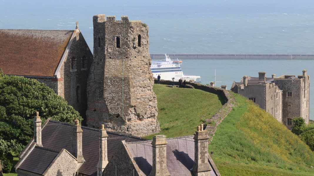Des phares hors du commun : le phare romain de Douvres – un Romain chez les Britanniques