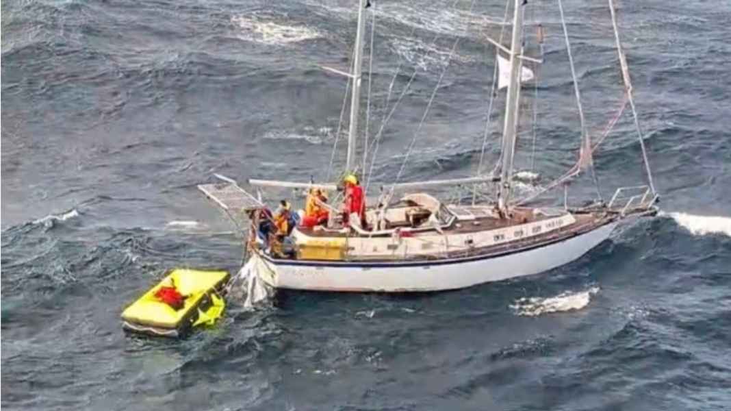 In distress: Dangerous rescue of six sailors in the Atlantic