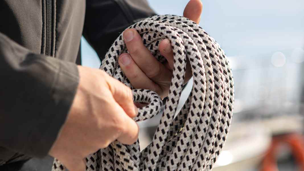 Seamanship: Shooting up lines and ropes correctly