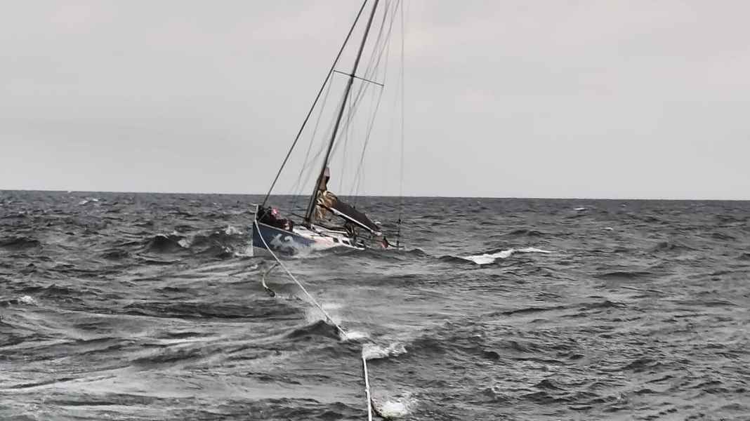 Broken rudder: Single-handed sailor rescued off Fehmarn