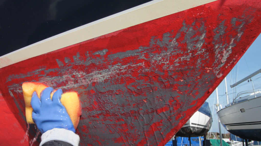 Antifouling : dans quelle mesure l'antifouling pour voiliers pollue-t-il l'eau ?