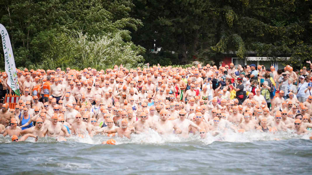 La ville de Rügen : Les nageurs du Sund fêtent leur 60e anniversaire - Attention au chenal !