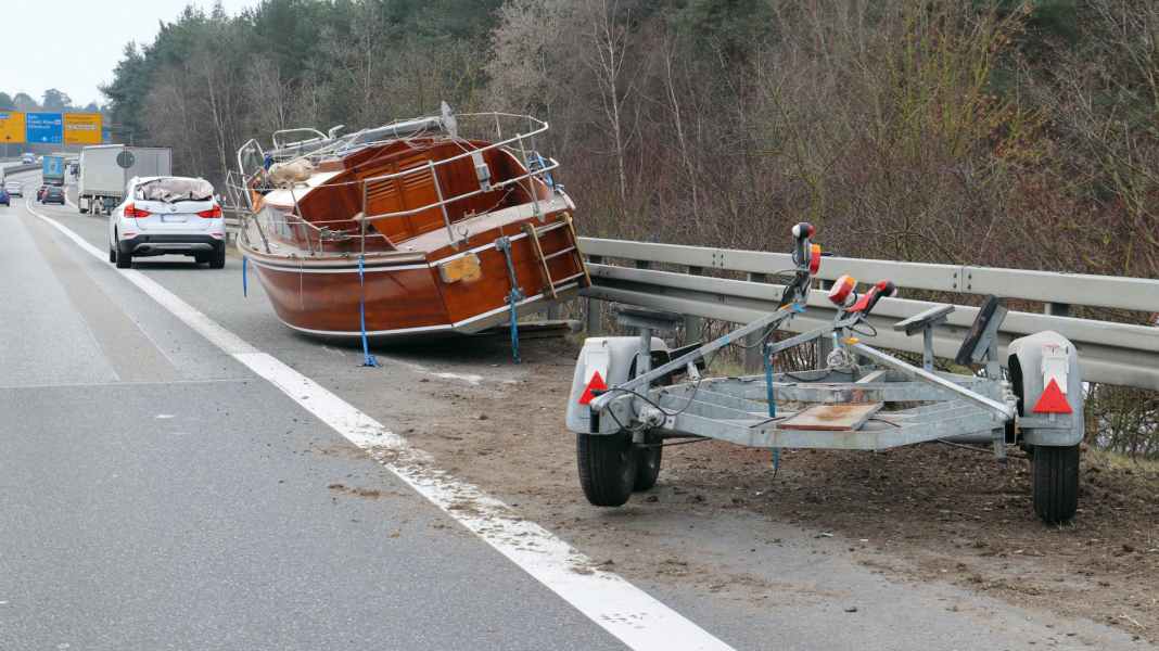 Trailer-Special: Richtig versichert auf der Straße und an der Rampe