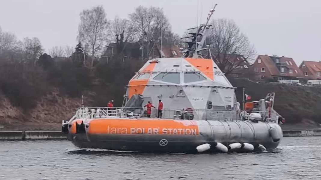 Polar research: UFO or ship? An unusual vessel on the Kiel Canal