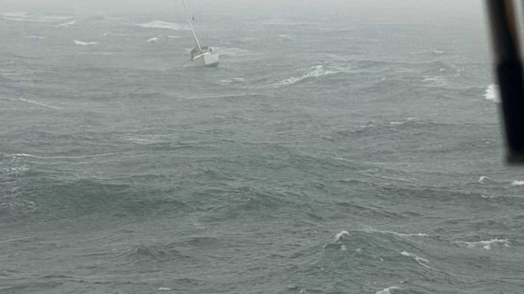 In distress: Dramatic rescue of a single-handed sailor in a winter storm off Heligoland