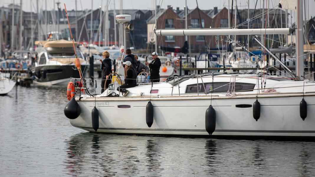 Law: Who is liable if the sailing student messes up?