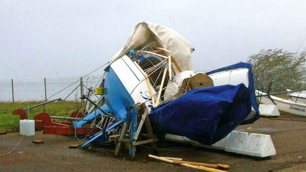 Recht: Wenn die Yacht umkippt – wer haftet für Schäden im Winterlager?