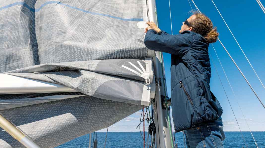 Seemannschaft: Tricks zum Setzen und Bergen des Großsegels