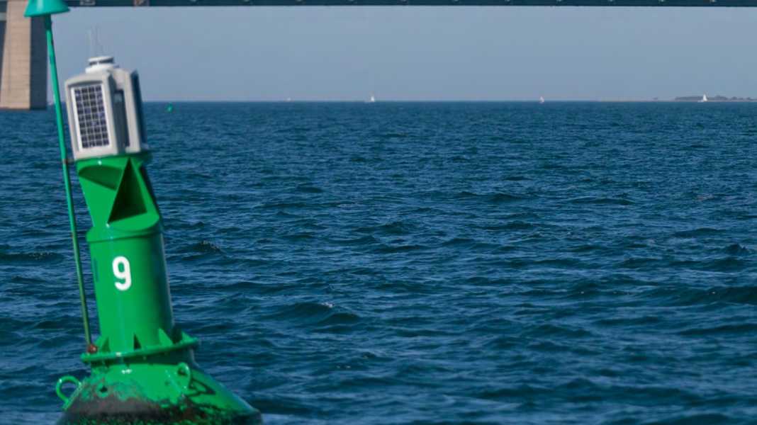 Law: Fairway buoys are only navigation aids