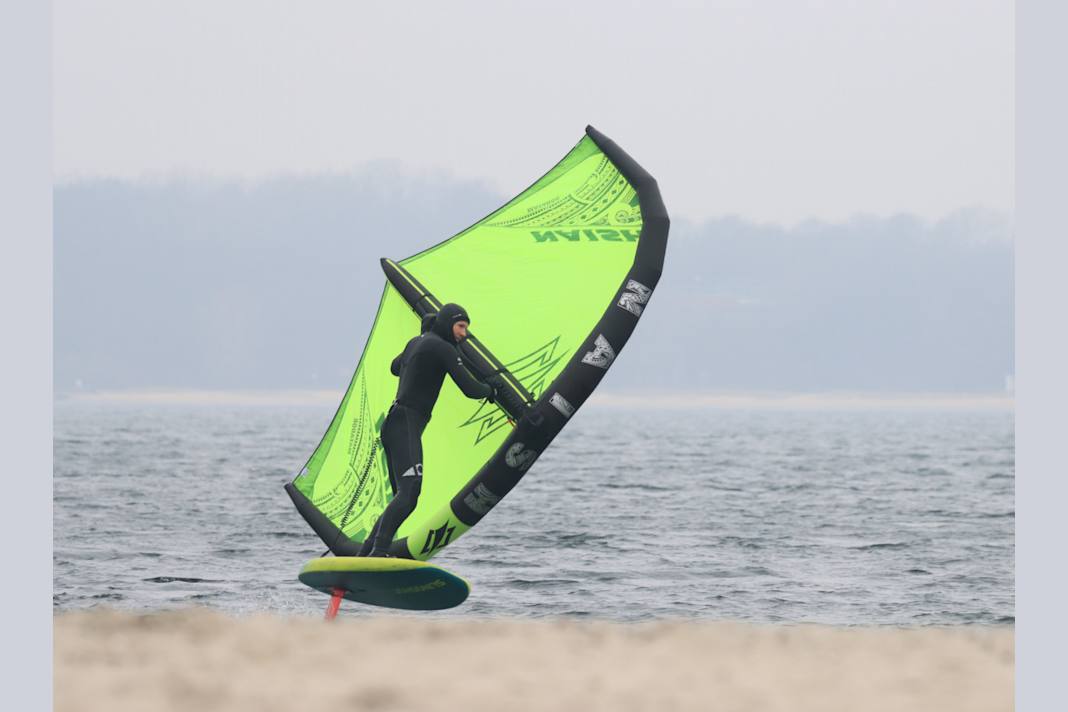 Test: Naish Matador LT - powerful wing with new grip system | SURF