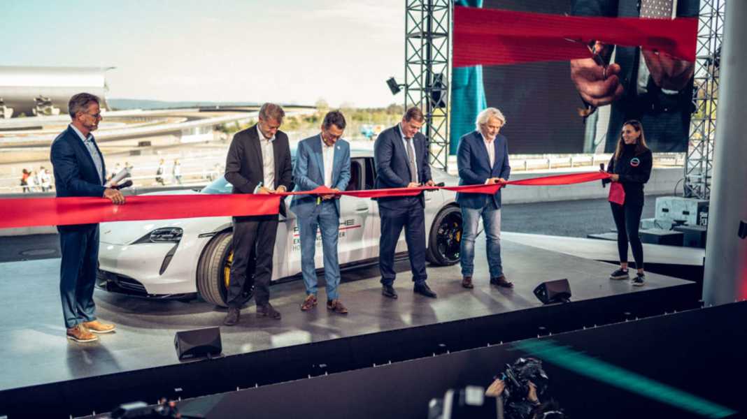 Porsche Experience Center Nr. 7 eröffnet: Porsche erobert Hockenheimring