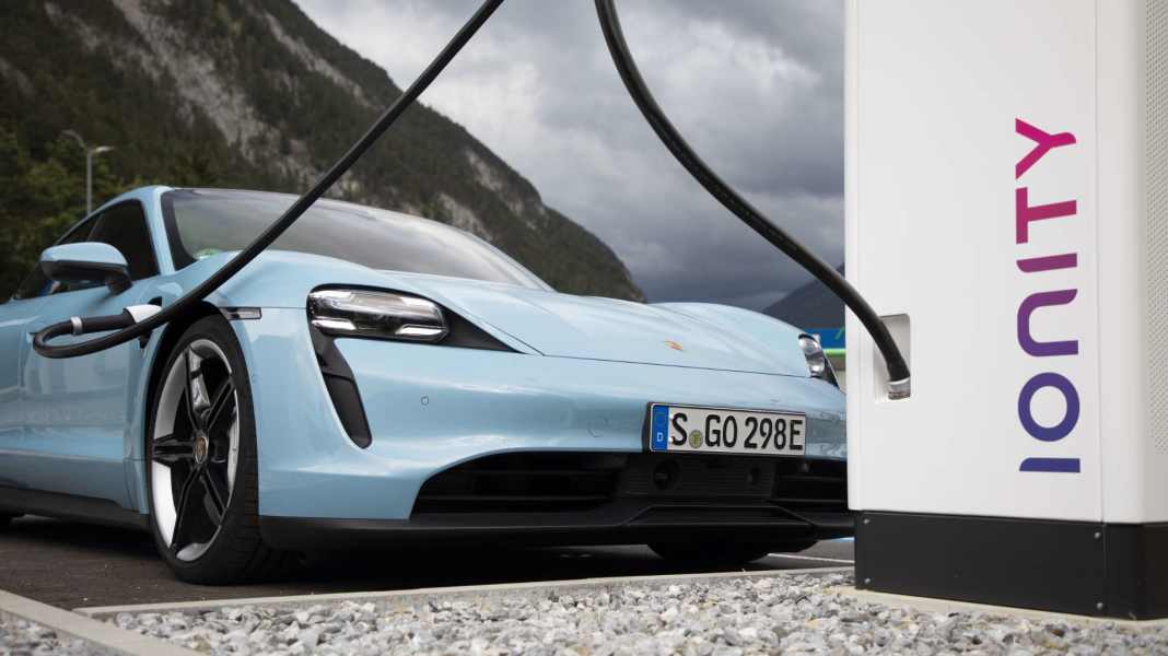 Neuerungen beim Taycan: Komfortabler laden und mehr