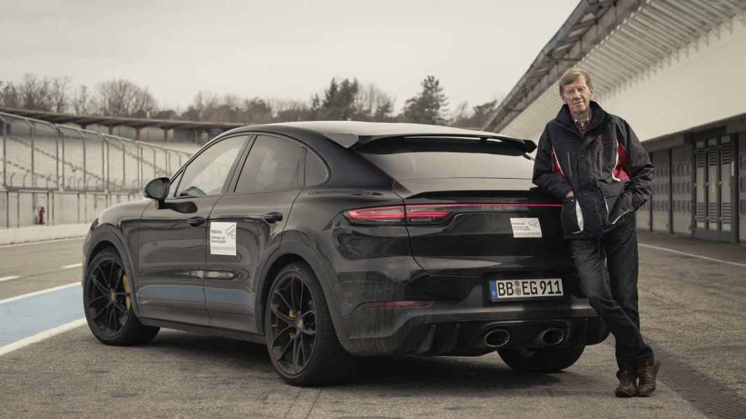 Walter Röhrl testet neues Performance-Modell der Cayenne-Baureihe: Prototyp auf dem Hockenheimring