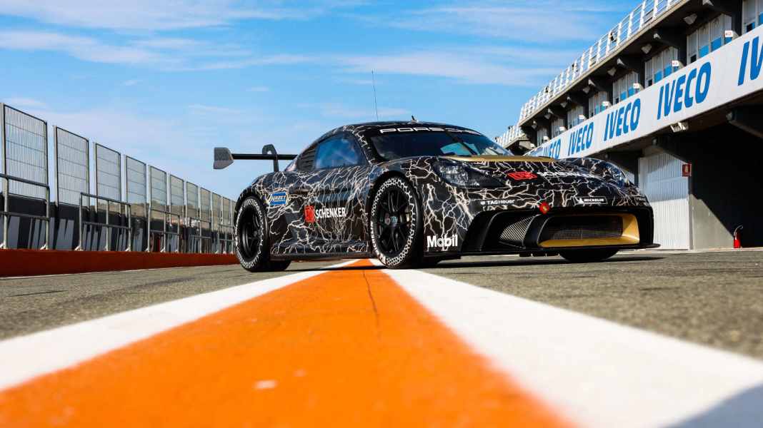 Porsche 718 Cayman GT4 ePerformance zeigt Potenzial des Mission R: Rein elektrischen Versuchsträger