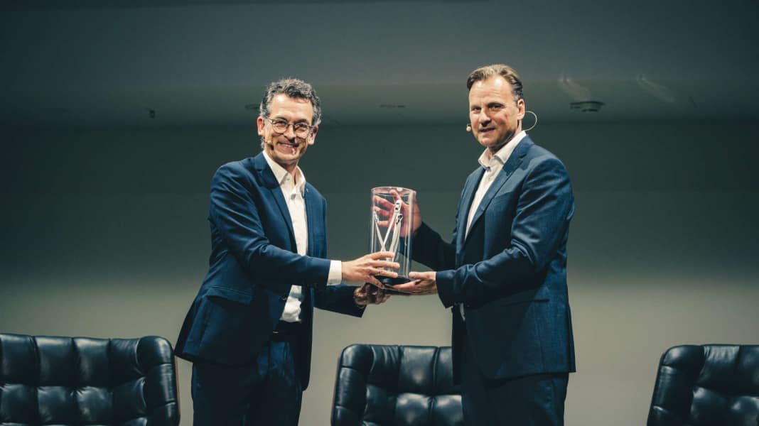 Porsche Zentrum Stuttgart am Pragsattel feierlich eröffnet