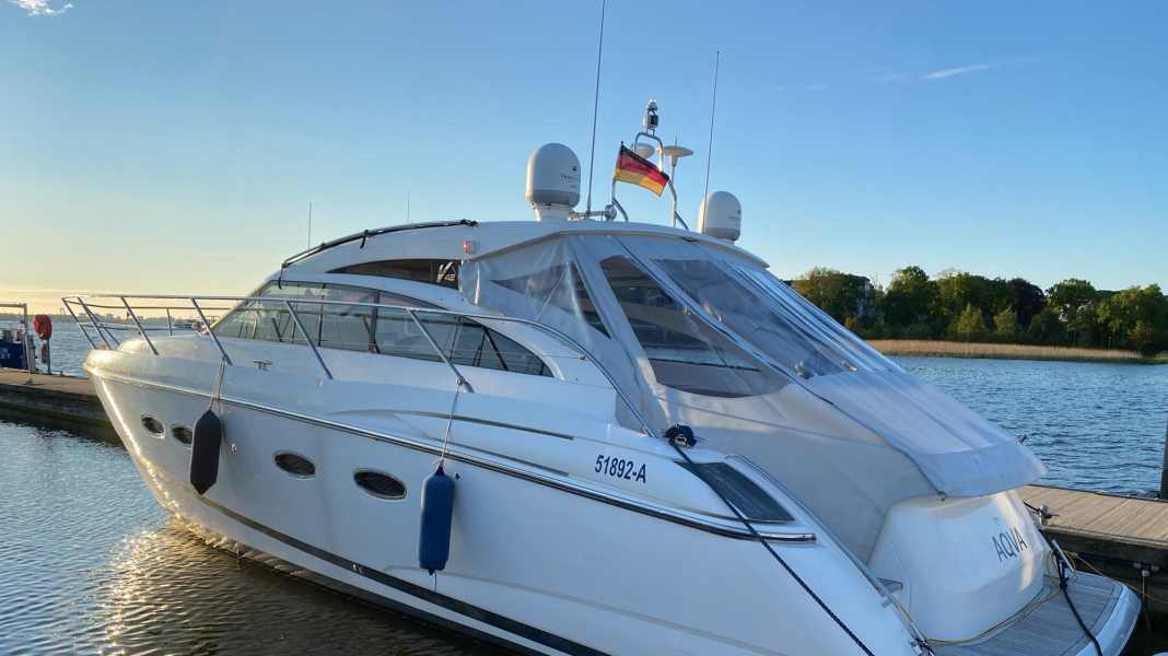 200.000 Euro Schaden: Motoryacht aus Stadthafen Rostock gestohlen – Zeugen gesucht