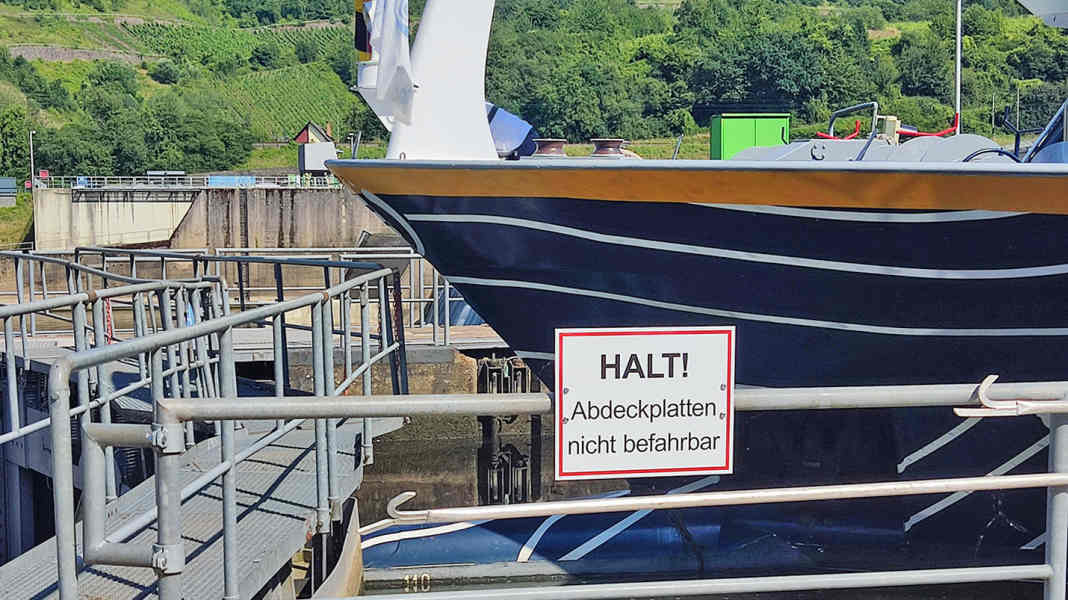 Mosel: St. Aldegund - Sperrung nach Kollision mit Schleuse