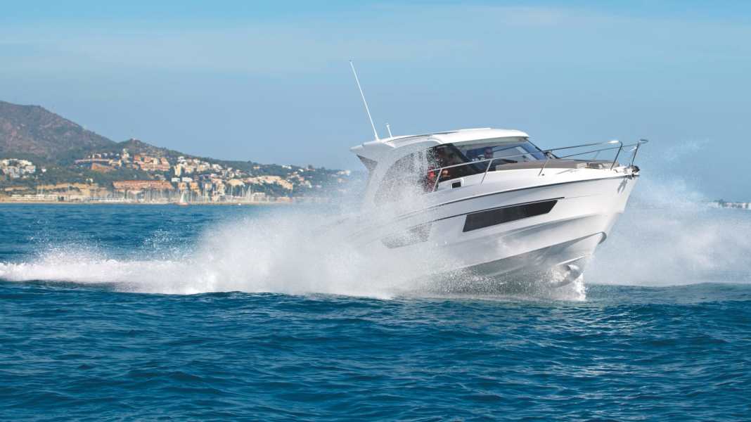 Test: Beneteau Antares 9 OB - All-rounder
