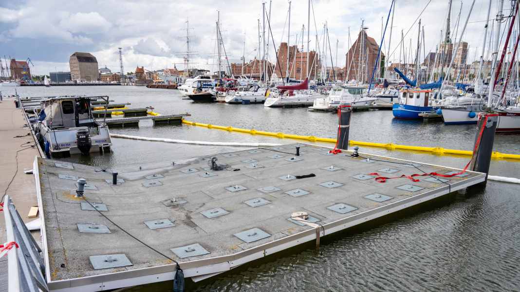 Stralsund: Sanitary building in Citymarina sunk