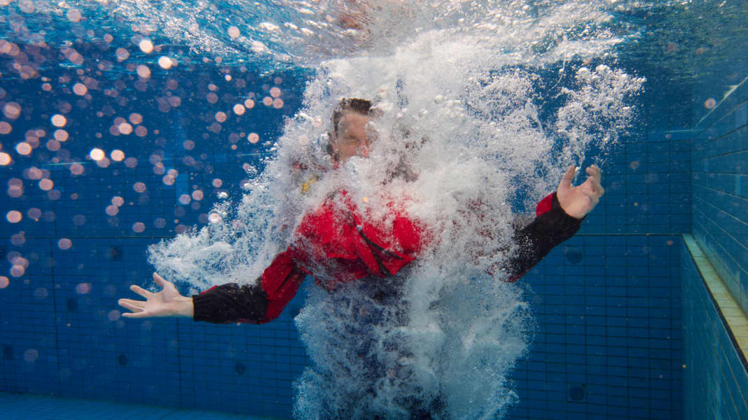 Automatic lifejackets in the test