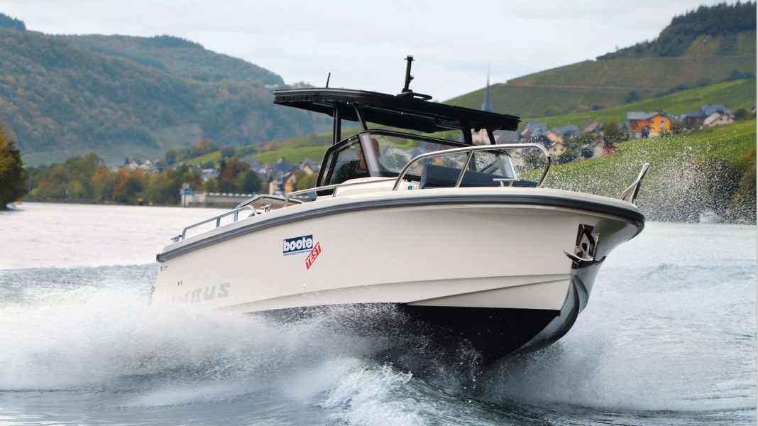 Test: Day cruiser with outboard motor - Nimbus T8