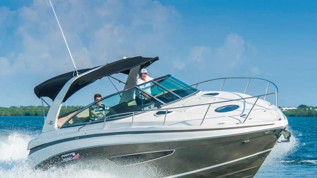 Regal 32 Express: Bootstest - American Way to Cruise: Regal 32 Express im Test