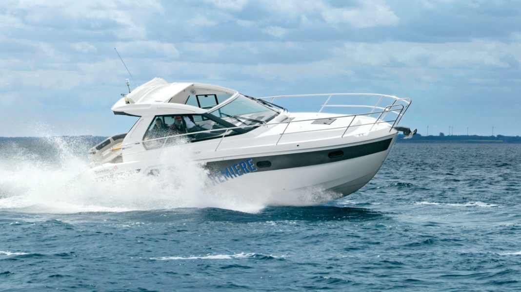 Test: Bavaria Sport 330 Hardtop - Everything under one roof