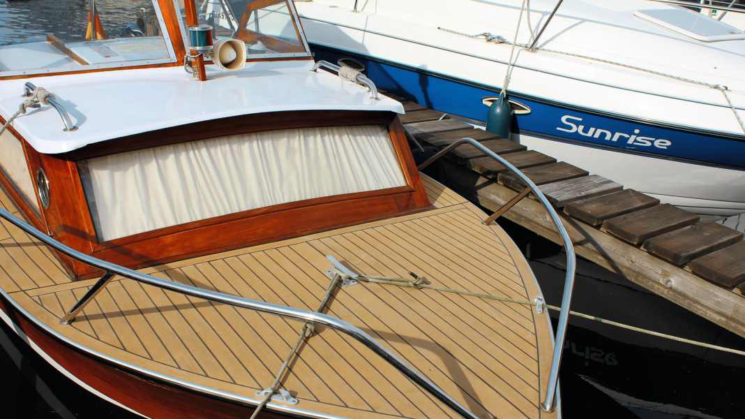 Laying PVC teak decking - Workshop: Laying PVC teak decking correctly