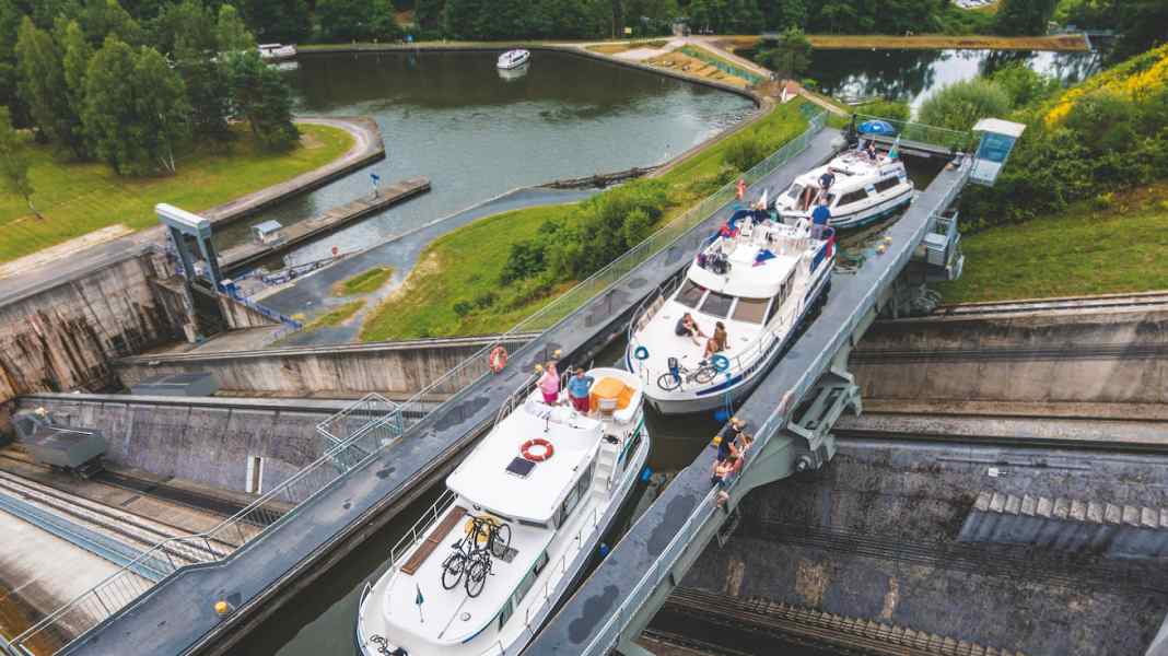 Territory: Rhine-Marne Canal - Canal work