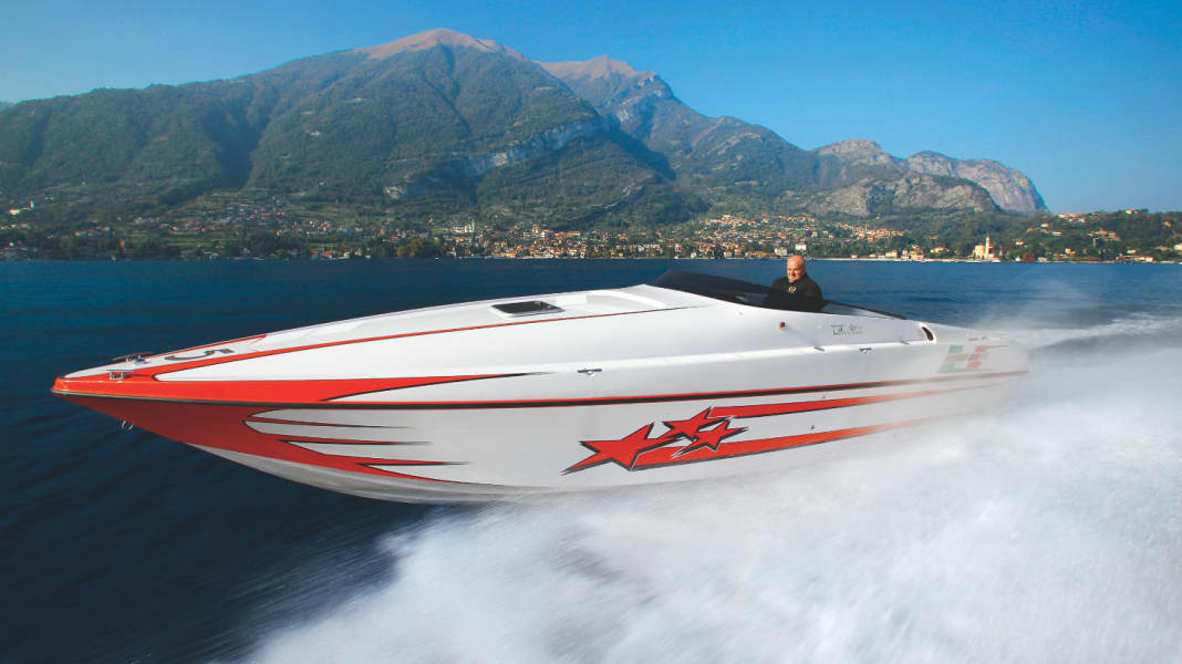 Powerboat sport: The fast beauties