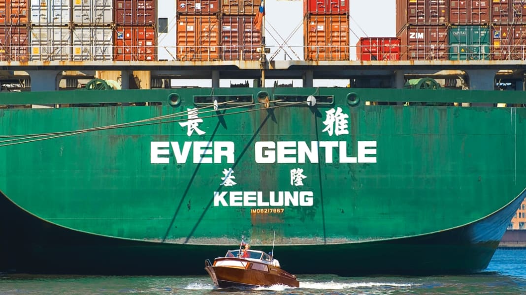 Mit dem Motorboot auf der Elbe in Hamburg - Spezial: Hamburg und die Unterelbe