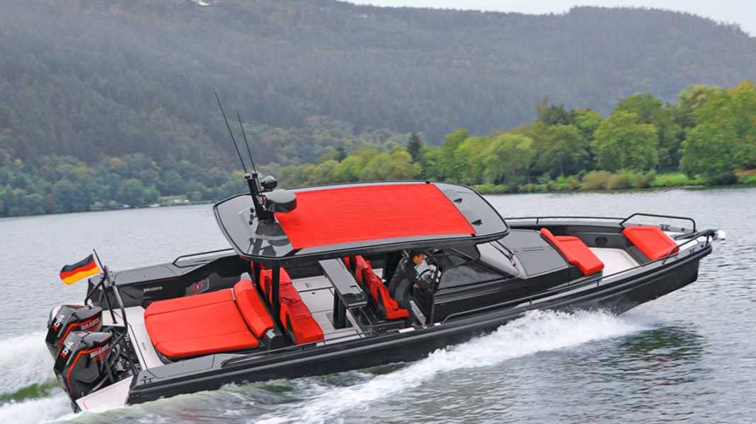 Test: Daycruiser mit Außenborder - Brabus Shadow 900 Black Ops