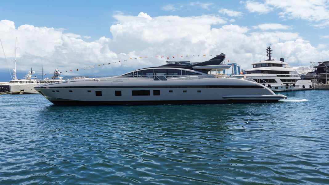 Mangusta 132E: Shipyard launches motor yacht flooded with light