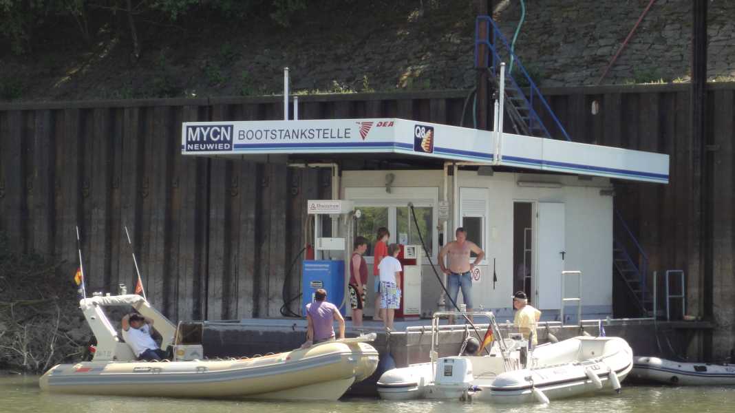 Port service: refuelling around the clock in Neuwied