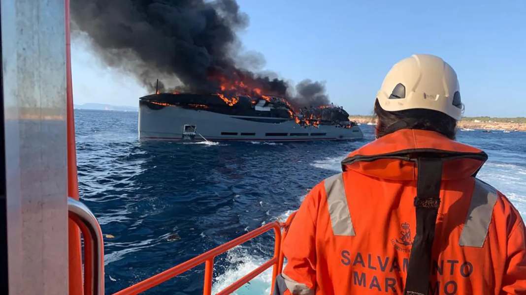 "Aria SF" accident: first burnt out, then sank