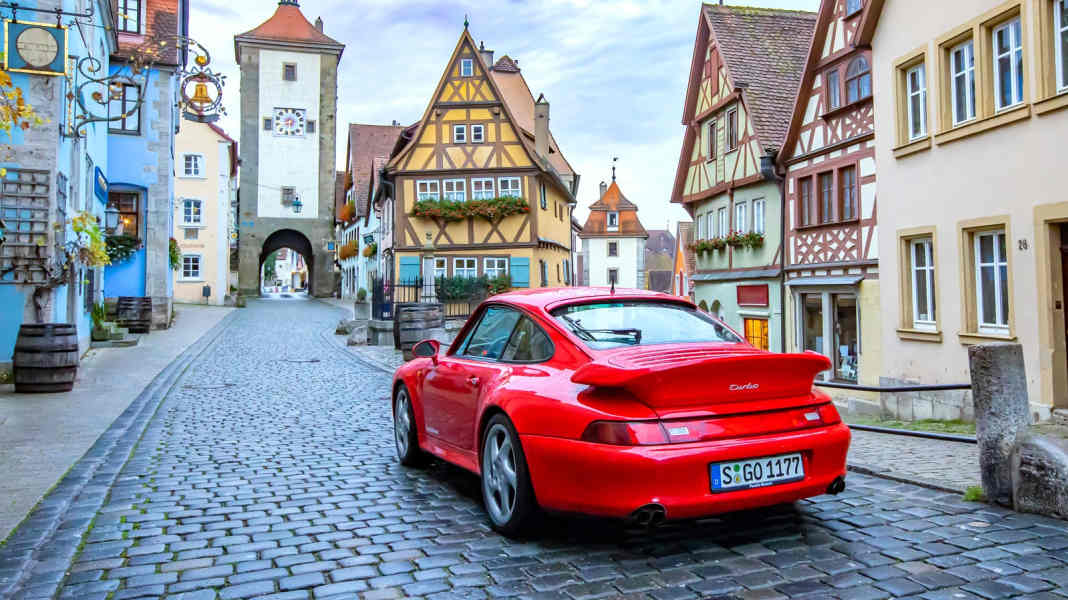 Walter Röhrl-Klassik macht Rothenburg ob der Tauber zum Hot-Spot für 130 Porsche