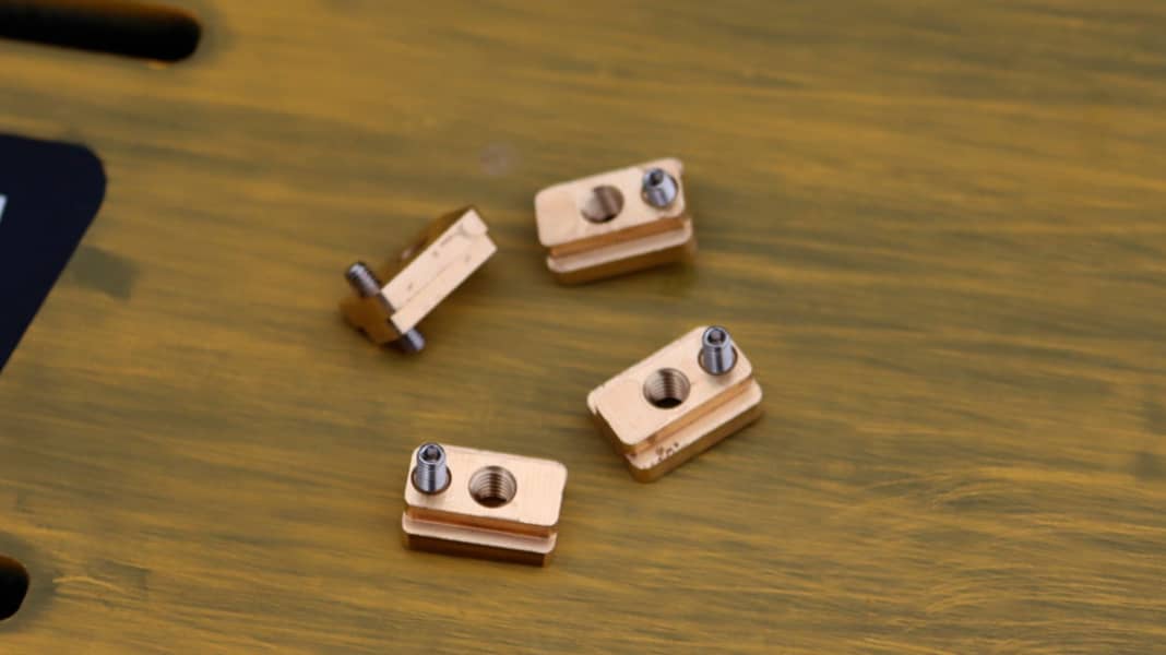 Ausprobiert: Einfache Foil-Montage mit den Locking T-Nuts