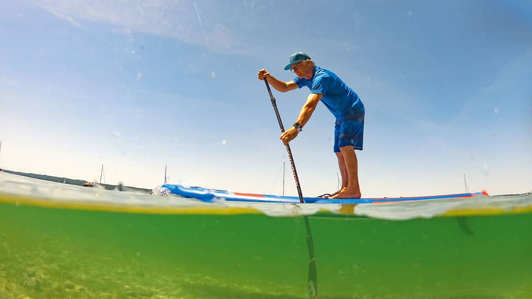 The physics of paddling: Why does the paddle bend?