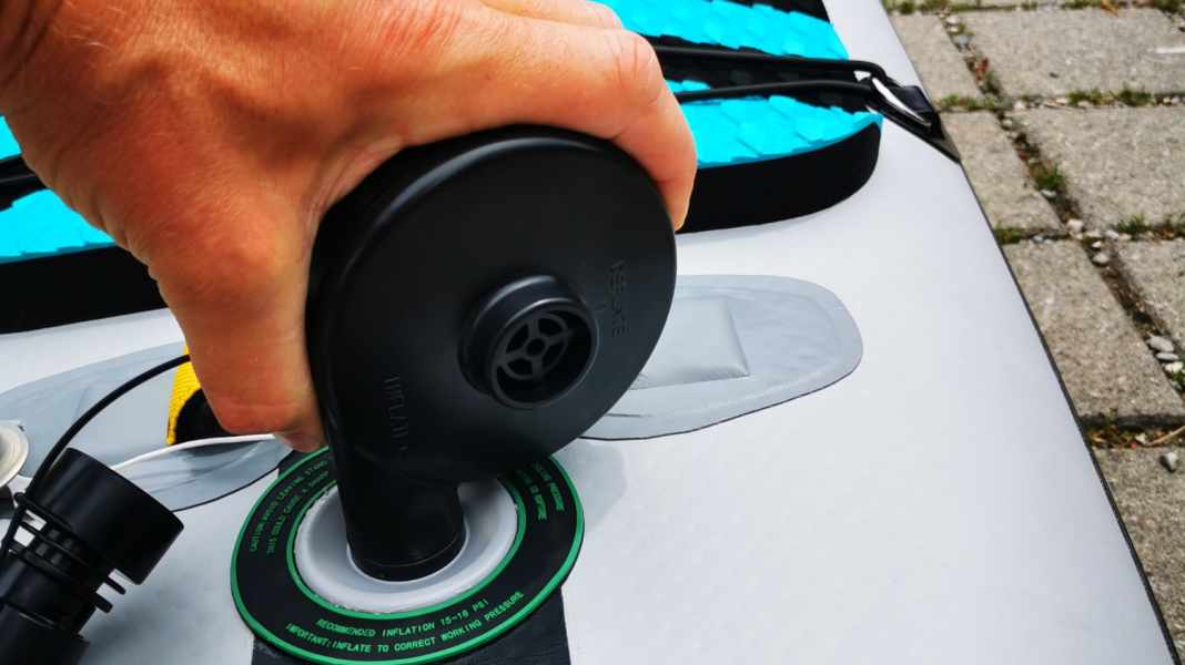 Test: Battery-powered blower for SUP boards from Decathlon
