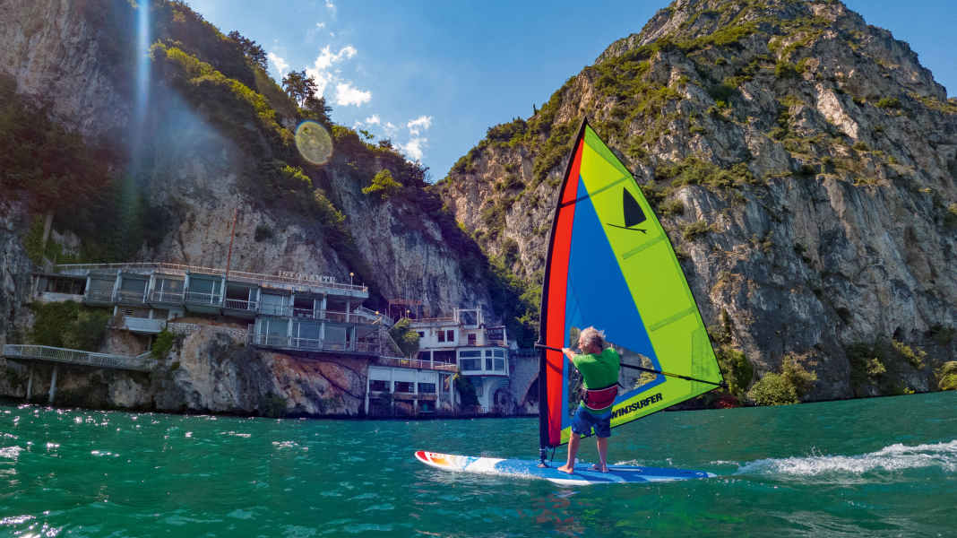 Test WindSUPs: 10 Hybrid-Boards zum Windsurfen und SUPen