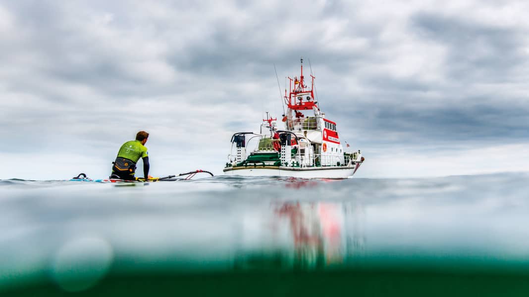 Sicherheit beim Windsurfen: So verhältst du dich in einem Notfall richtig