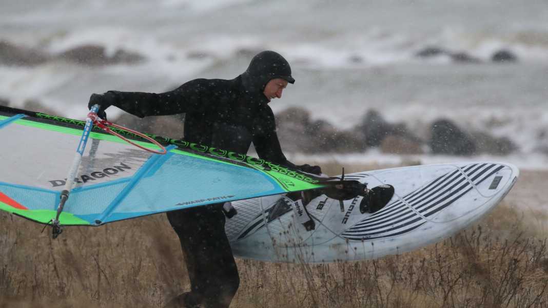 Winter neos put to the test: these are the warmest surf suits for men