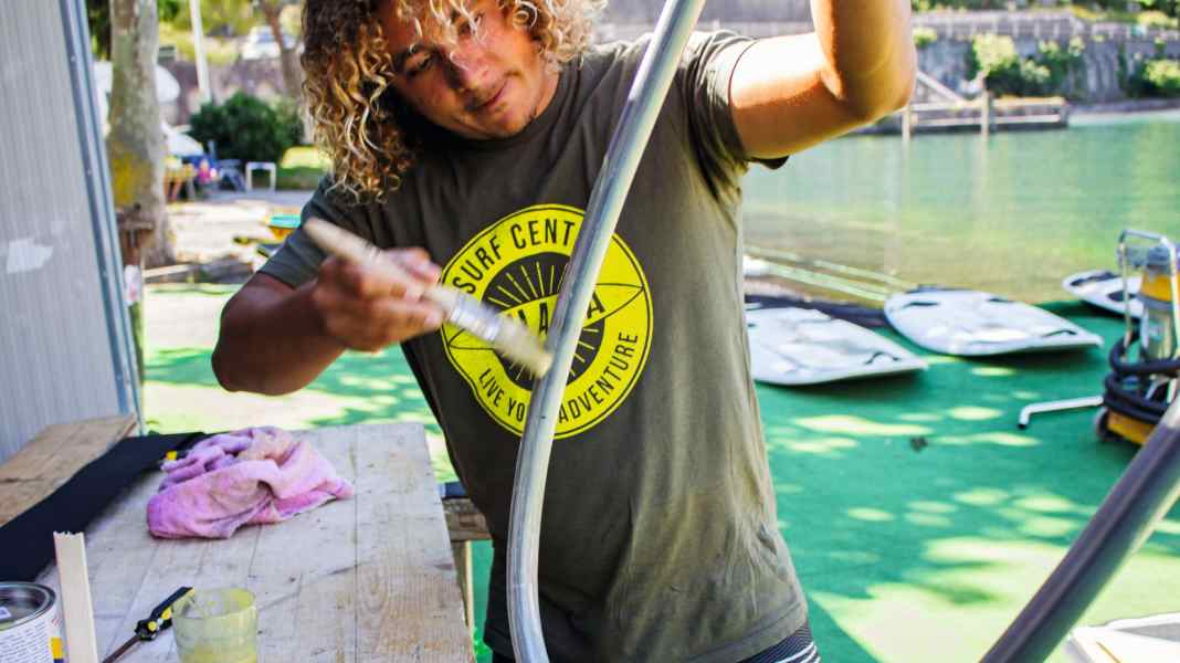 Service: How to replace the boom cover