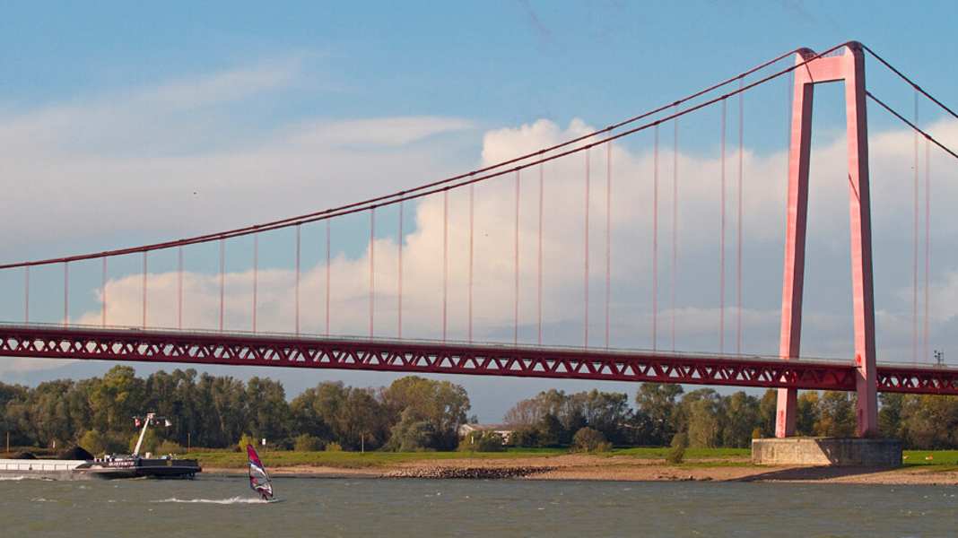 Deutschland: Surfen auf dem Rhein