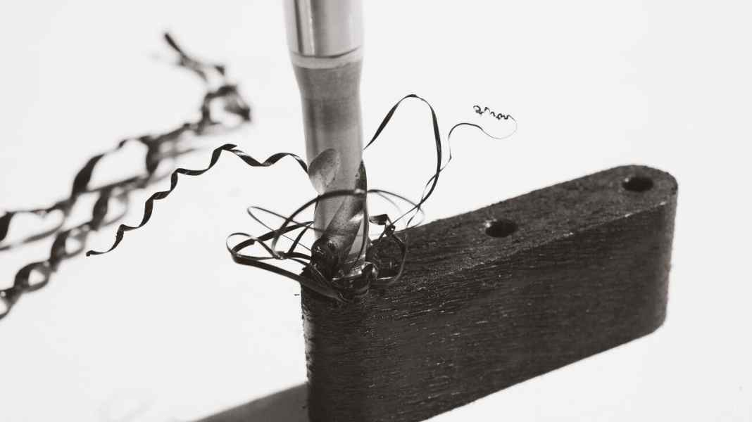 Workshop: So reparierst du ausgerissene Fußschlaufen-Plugs