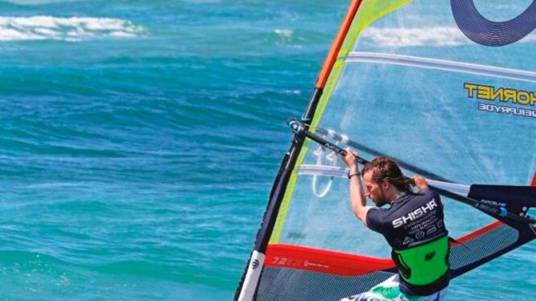 Windsurfing technique: How to stay on course when planing