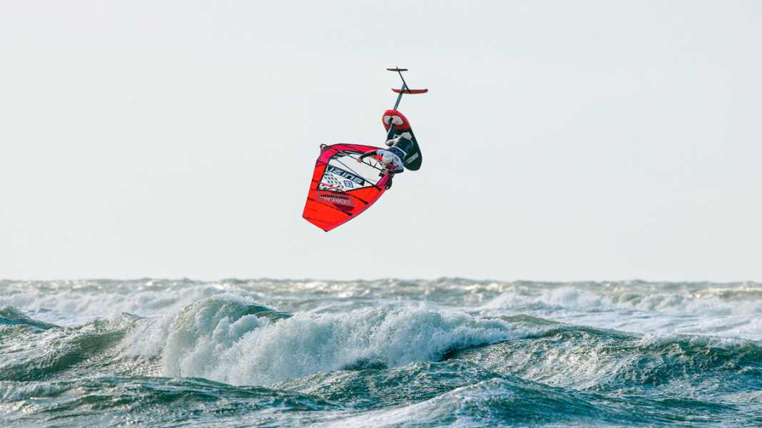 Interview with foil freestyler Balz Müller