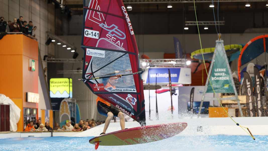 Freestyle: FPT launches 2025 with a tow-in at boot Düsseldorf